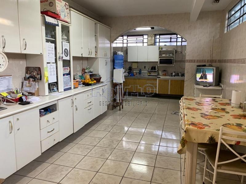 Casa 243m² 4 dormitórios com piscina